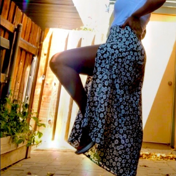 Floral Print Split Thigh Skirt - Picture 2 of 2